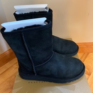 Classic Black Australia UGGS!! Last week to buy✨✅